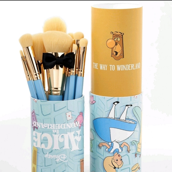Alice in Wonderland 10 Piece Brush Set - Picture 10 of 16